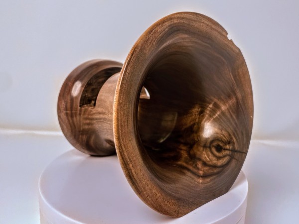 "Windshake 1" BW Phone Amplifier Stand (flawed) - Ships in 1-2 Days